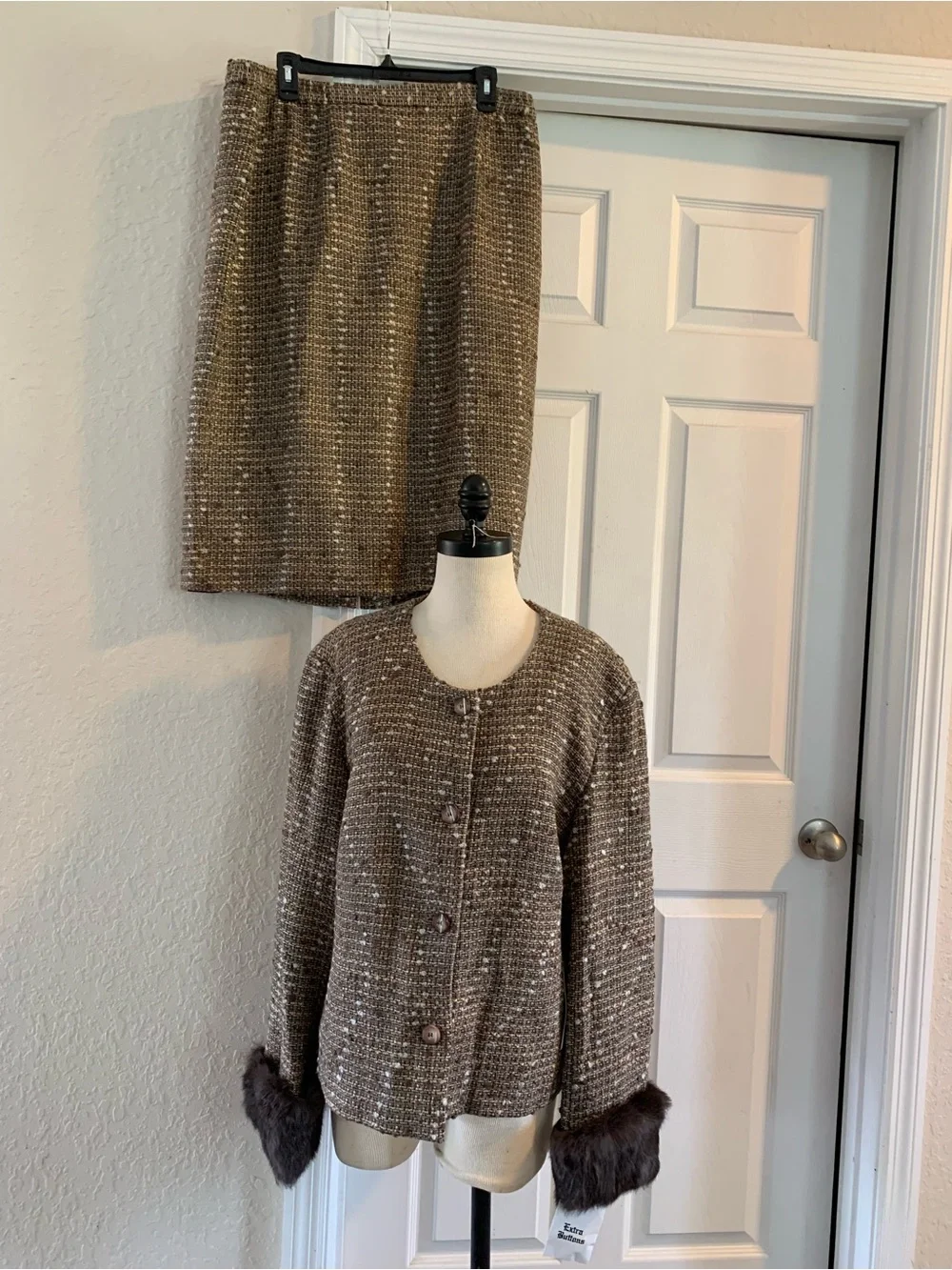Michael De Gray suit set Brown Tweed Button-Front Jacket with Fur Cuff